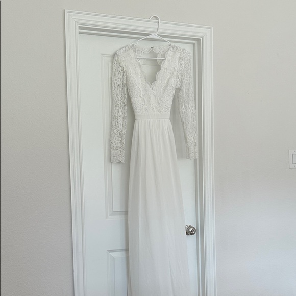 Lulu's Elegant White Lace Wedding Dress - Picture 1 of 8